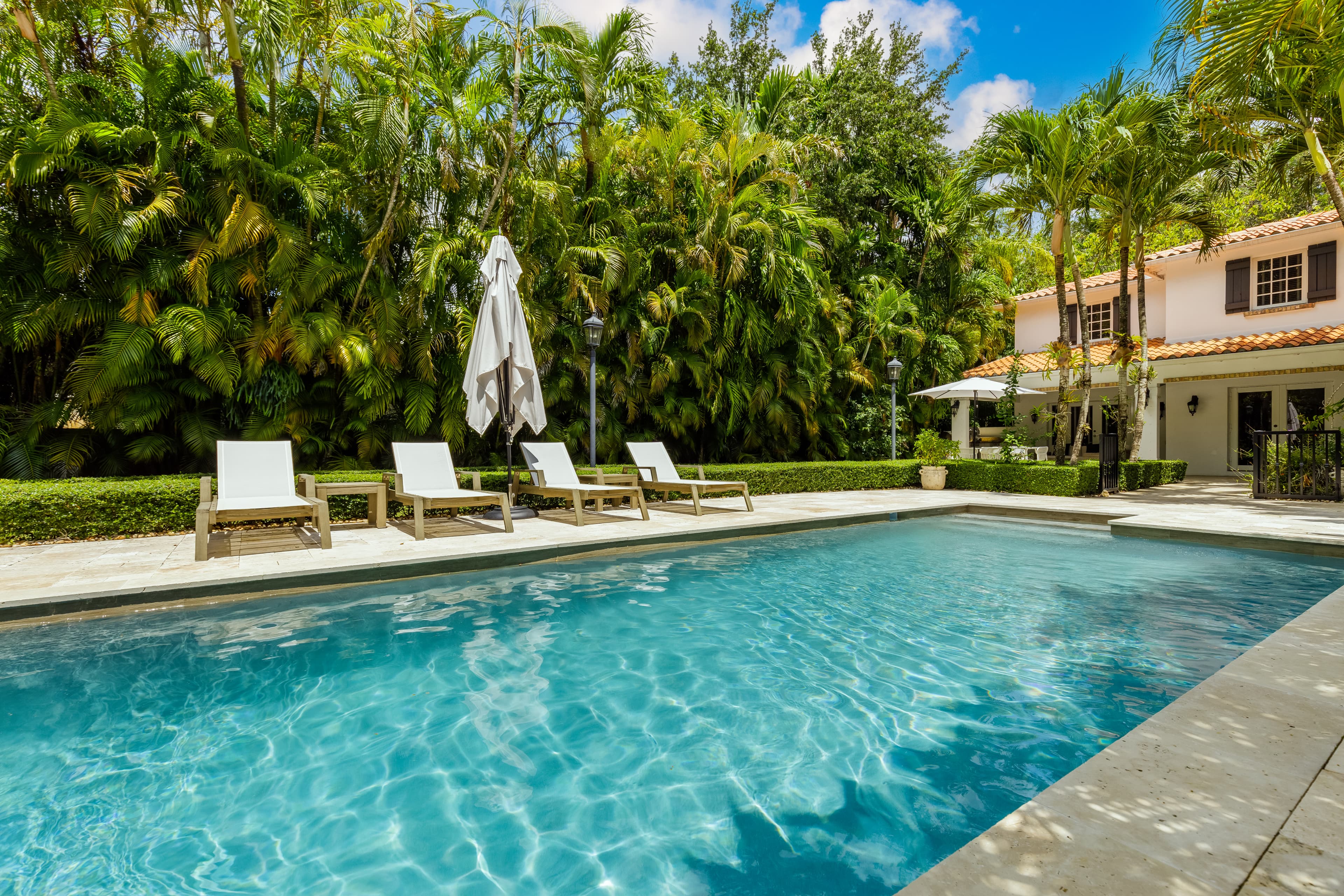 Saltwater vs chlorine: what Conejo Valley homeowners should know